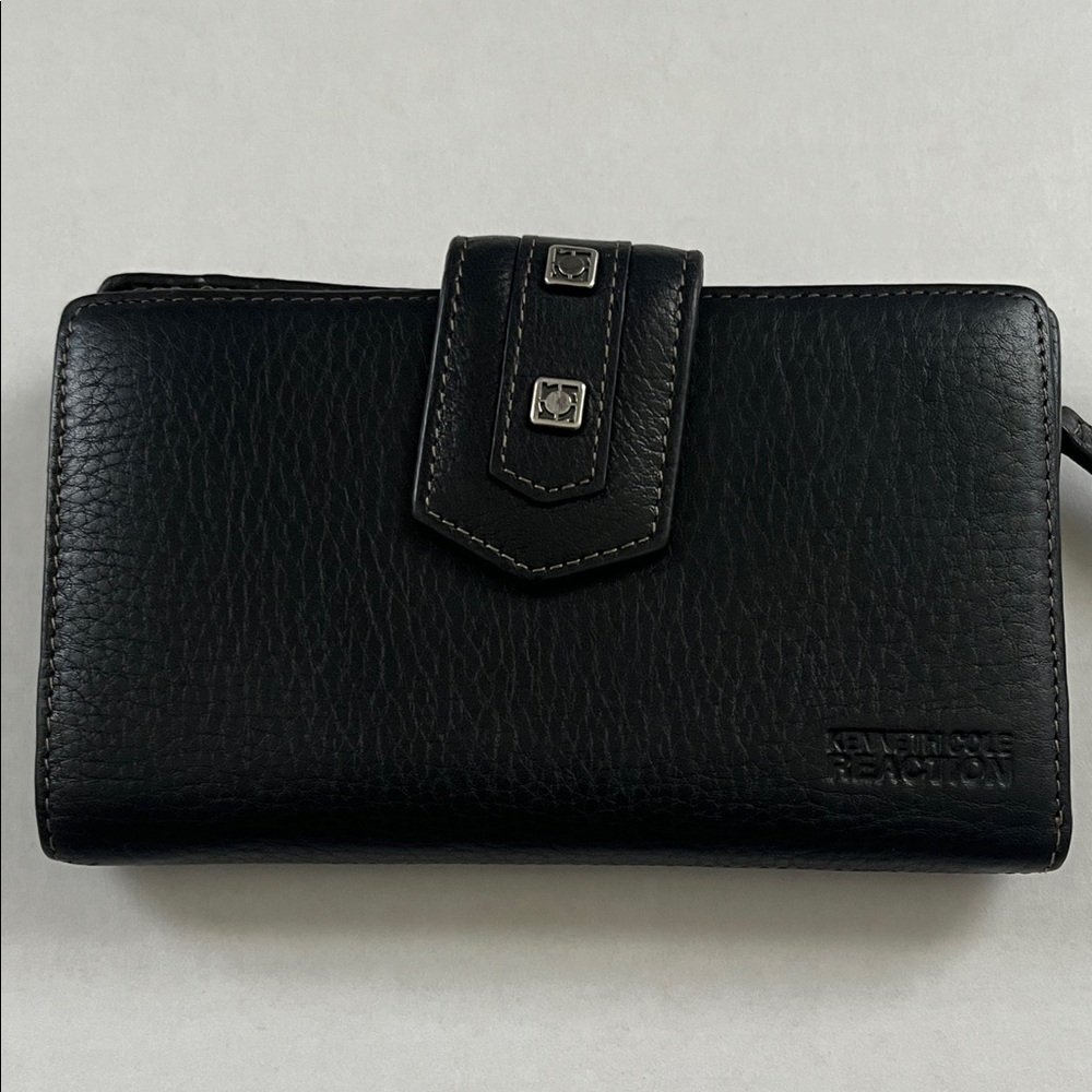 Kenneth Cole Reaction Black Leather Clutch Wallet with Stud Tab